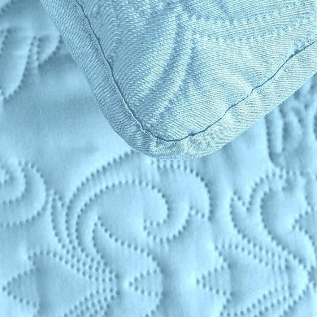 Sophia and William 3 Pieces Quilt Set Queen/Full Size with 1 Quilt and 2 Pillow Shams, Reversible Microfiber Bedding Bedspread Coverlet Set, Cozy, Lightweight and Hypoallergenic, Light Blue
